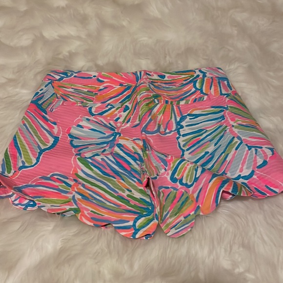 Lilly Pulitzer Light Pink, Green and Blue Buttercup Short Size 8 - Picture 2 of 2